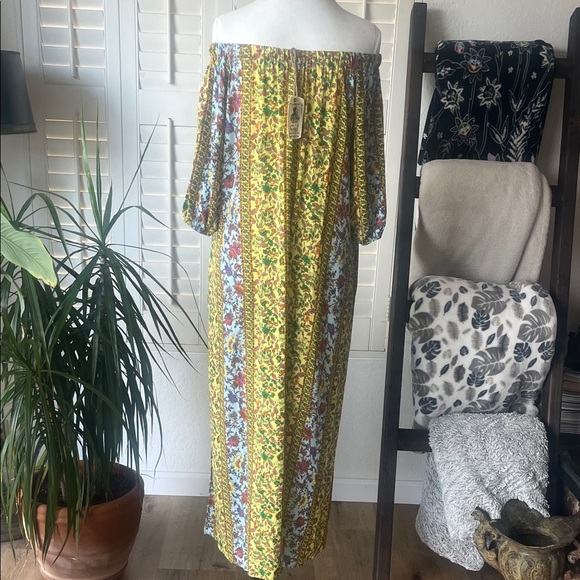 Easel “Secret Garden” Floral Off-Shoulder Maxi Dress 🌼 - Picture 9 of 11